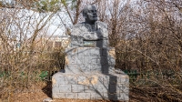 Бюст В.И. Ленина п. Домбаровский. Апрель 2022 года