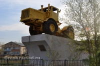 Памятник первоцелинникам в посёлке Светлый