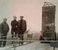 Памятник космонавту, дважды Герою Советского Союза В.М. Комарову, на месте гибели в 1967 г.