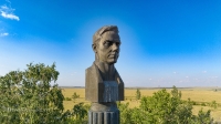 Памятник космонавту, дважды Герою Советского Союза В.М. Комарову, на месте гибели в 1967 г. Июль 2022 года