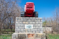 Памятник первоцелинникам в посёлке Домбаровский